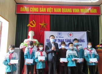 School Year 2022's Scholarship Hand Over Ceremony in Vietnam at Thai Binh 